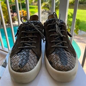 Giuseppe Men size 10 must Go